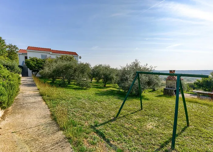 Fuer 4 Personen Apartmán Ražanac
