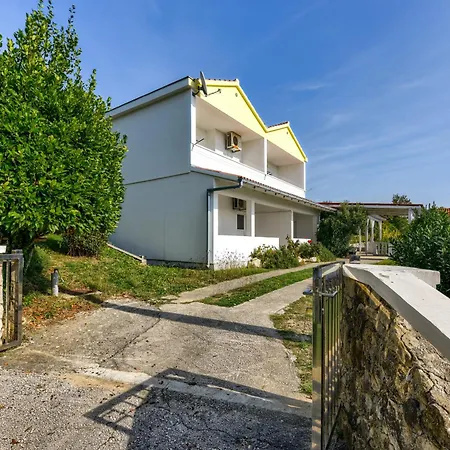 Appartamento Fuer 4 Personen Ražanac